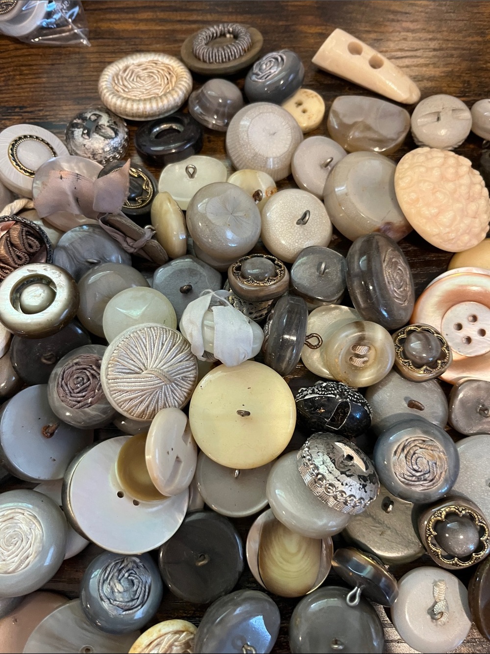 Lot 5 vintage button lot
